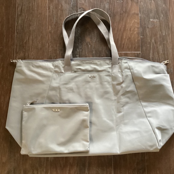 Tumi Just In Case Tote Size Large Travel Bag Gray Silver Color - Picture 7 of 8